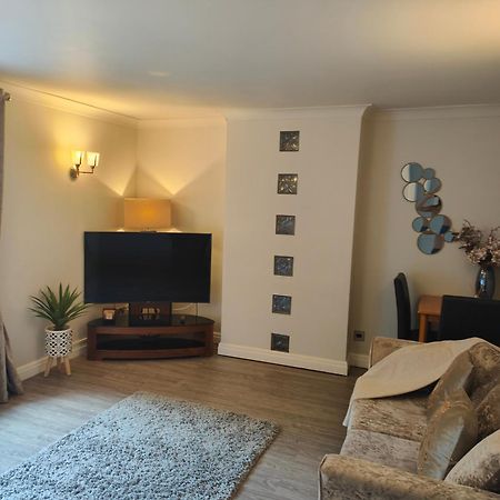 Chester City Apartments - With Free Parking Екстериор снимка