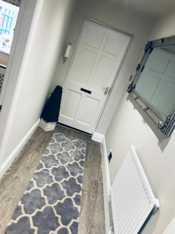 Chester City Apartments - With Free Parking Екстериор снимка