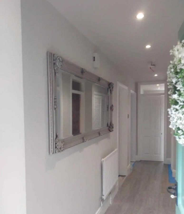 Chester City Apartments - With Free Parking Екстериор снимка