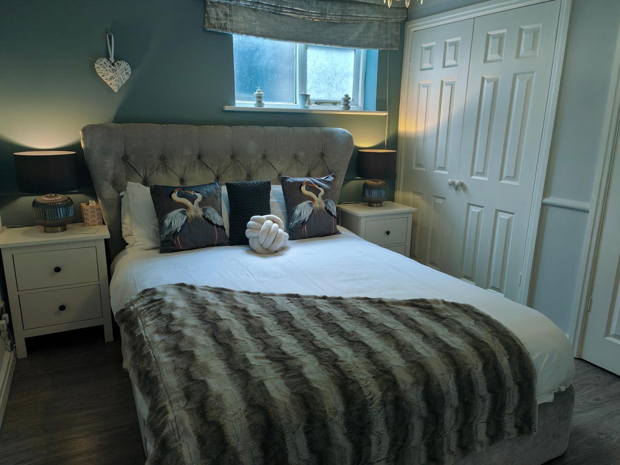 Chester City Apartments - With Free Parking Екстериор снимка